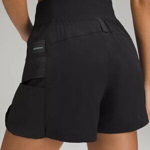 WovenAir High-Rise Hiking Short 4"